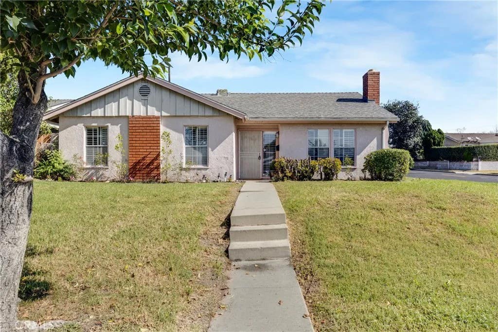 Photo of 3205 E Point Cedar DR, West Covina, CA 91792 (MLS # SR26168624)