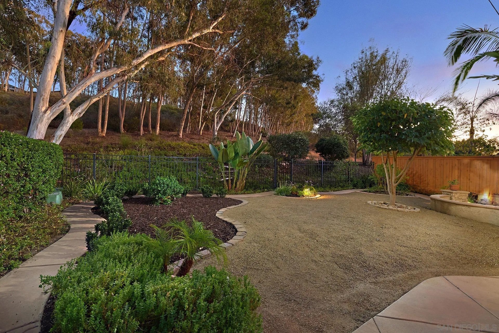 12105 Eastglen