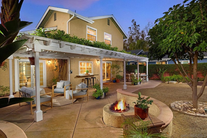 12105 Eastglen