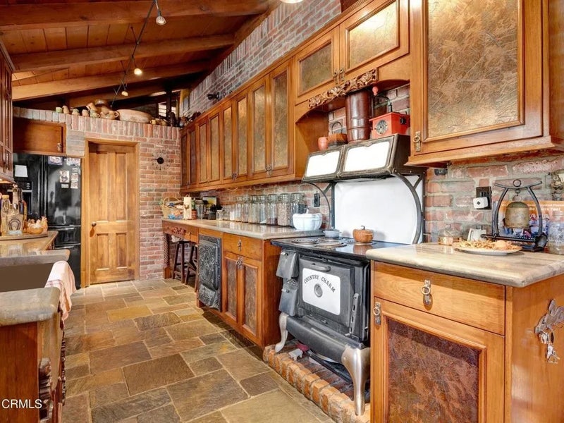 9701 La Canada Way