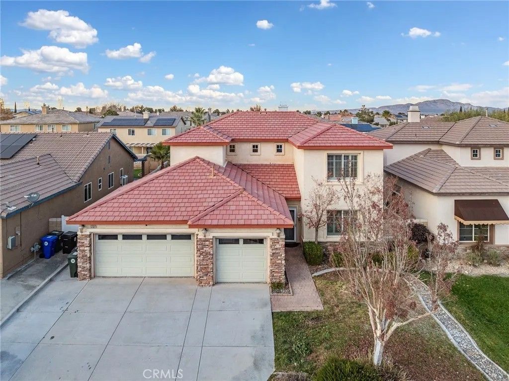 Photo of 13752 Dodie Avenue, Victorville, CA 92392 (MLS # HD25263293)