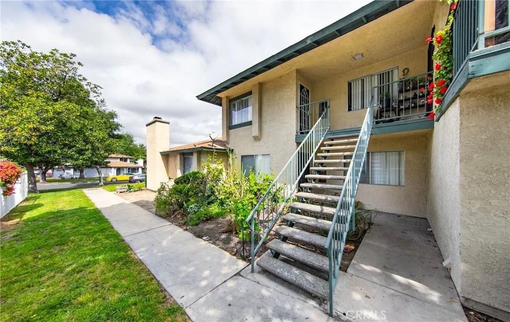 Photo of 1218 Oxford Drive #C, Redlands, CA 92374 (MLS # OC26046134)