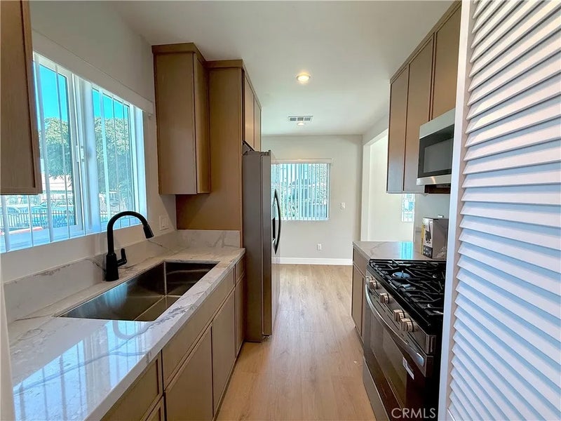 1645 E 50th