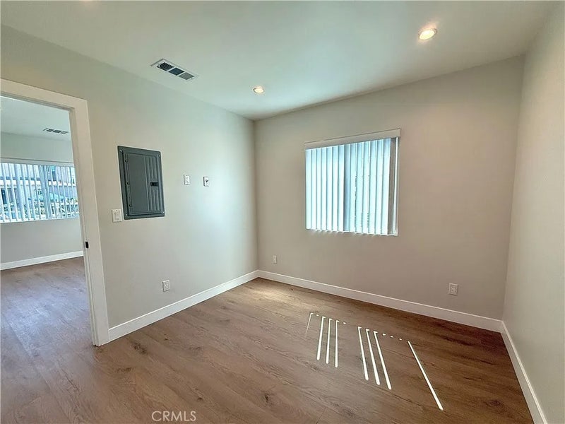 1645 E 50th