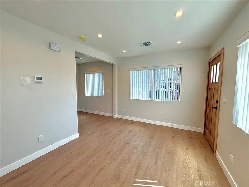 1645 E 50th