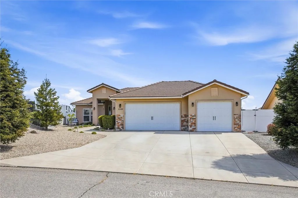 3180 Lakeside Village