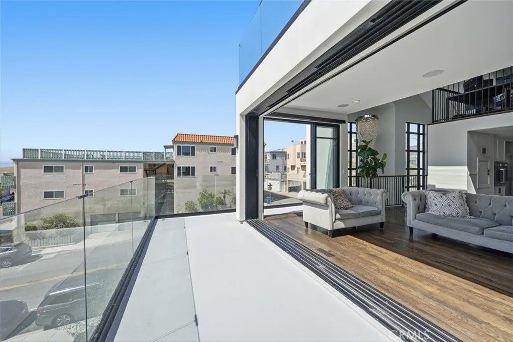 Photo of 316 8th St, Hermosa Beach, CA 90254 (MLS # SB26093394)