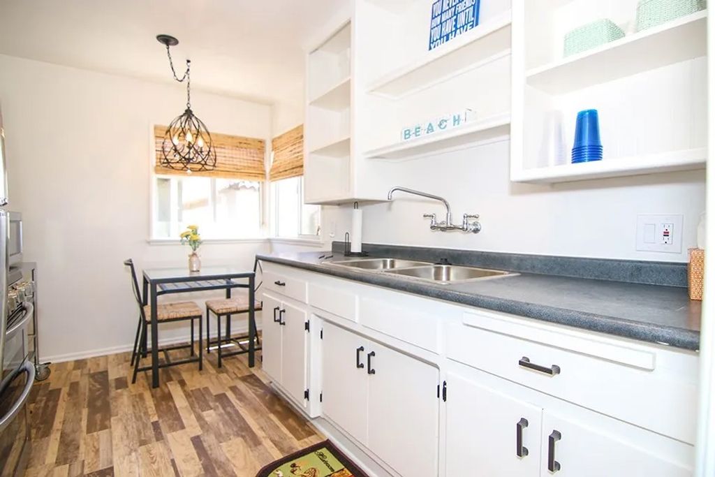 Photo of 116 24th Pl #REAR, Manhattan Beach, CA 90266 (MLS # SB26034583)