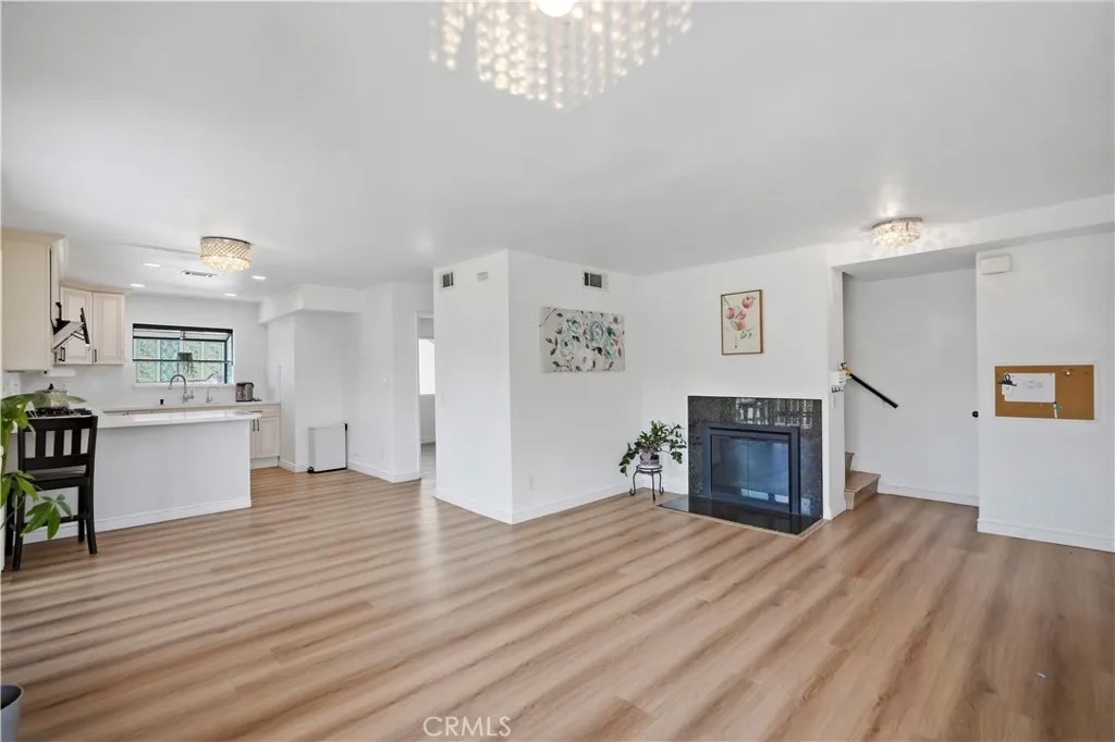 516 N Moore Ave A