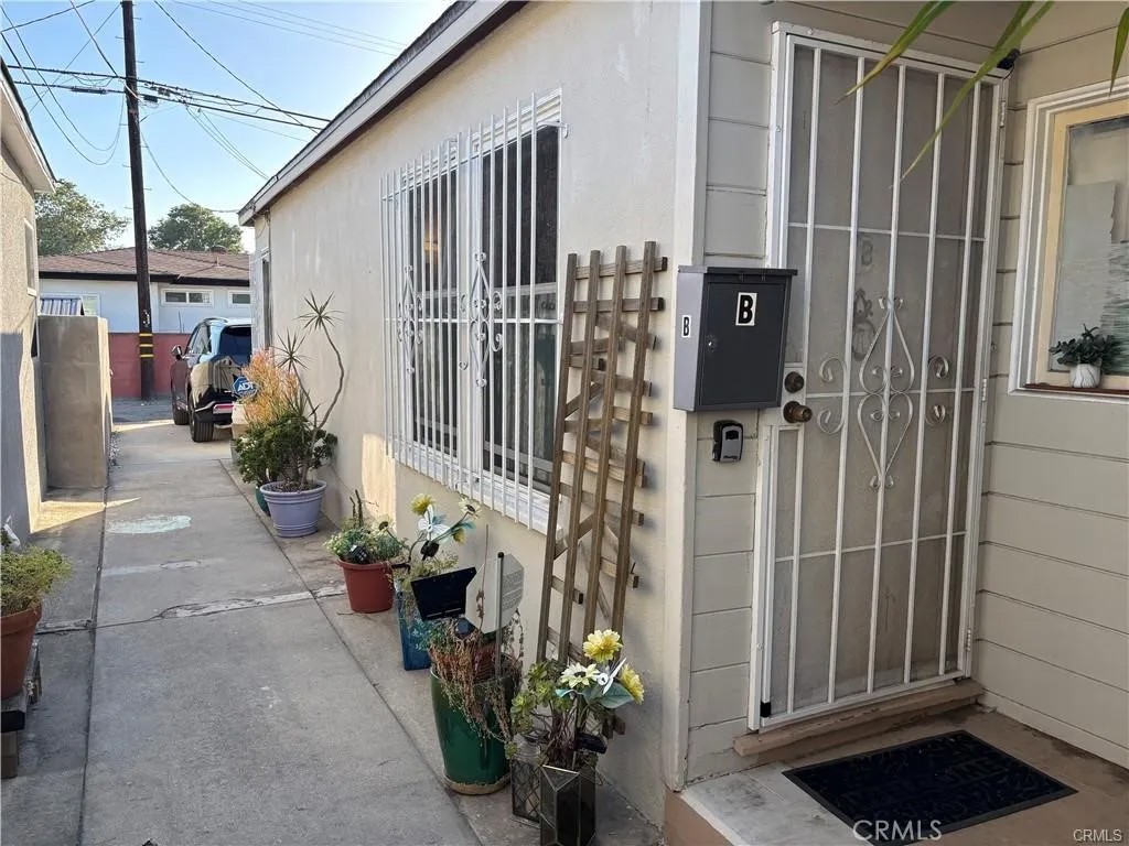 4921 S Centinela