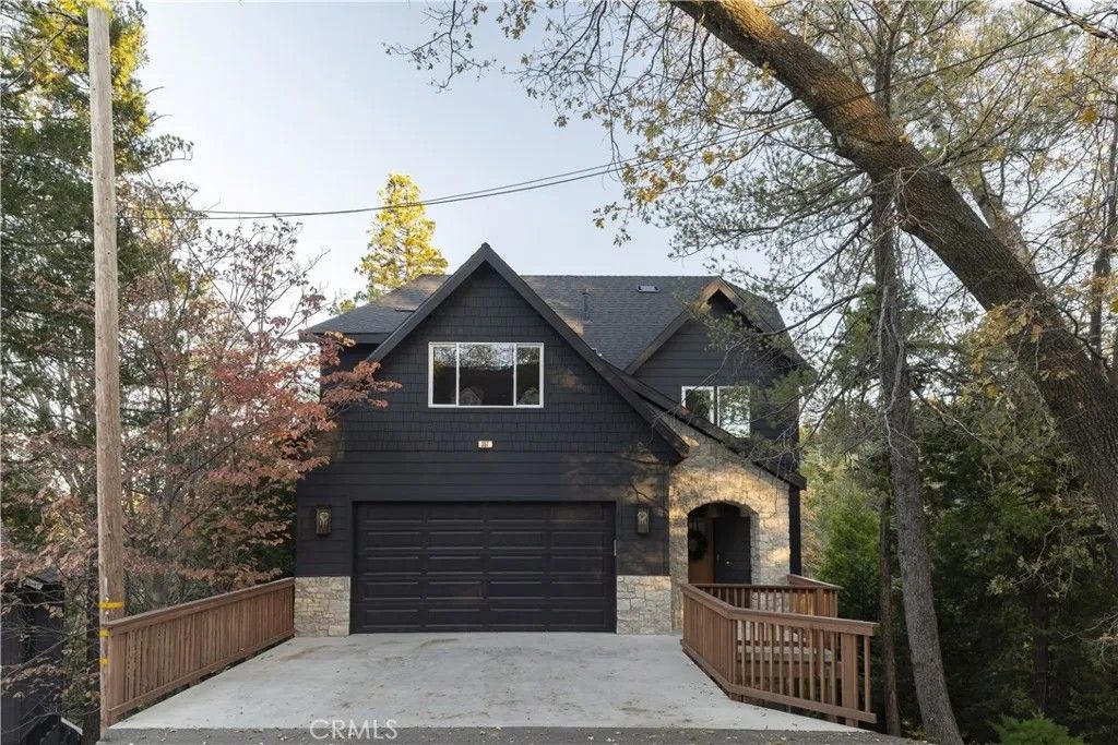 Photo of 357 Mittry, Lake Arrowhead, CA 92352 (MLS # IG25276352)