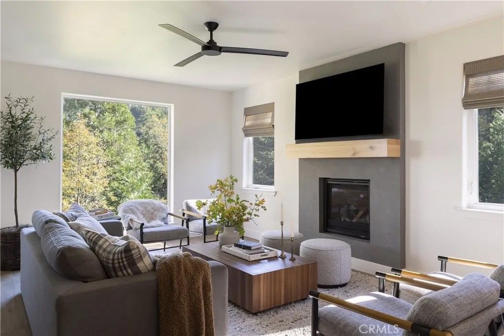 Photo of 357 Mittry, Lake Arrowhead, CA 92352 (MLS # IG25276352)