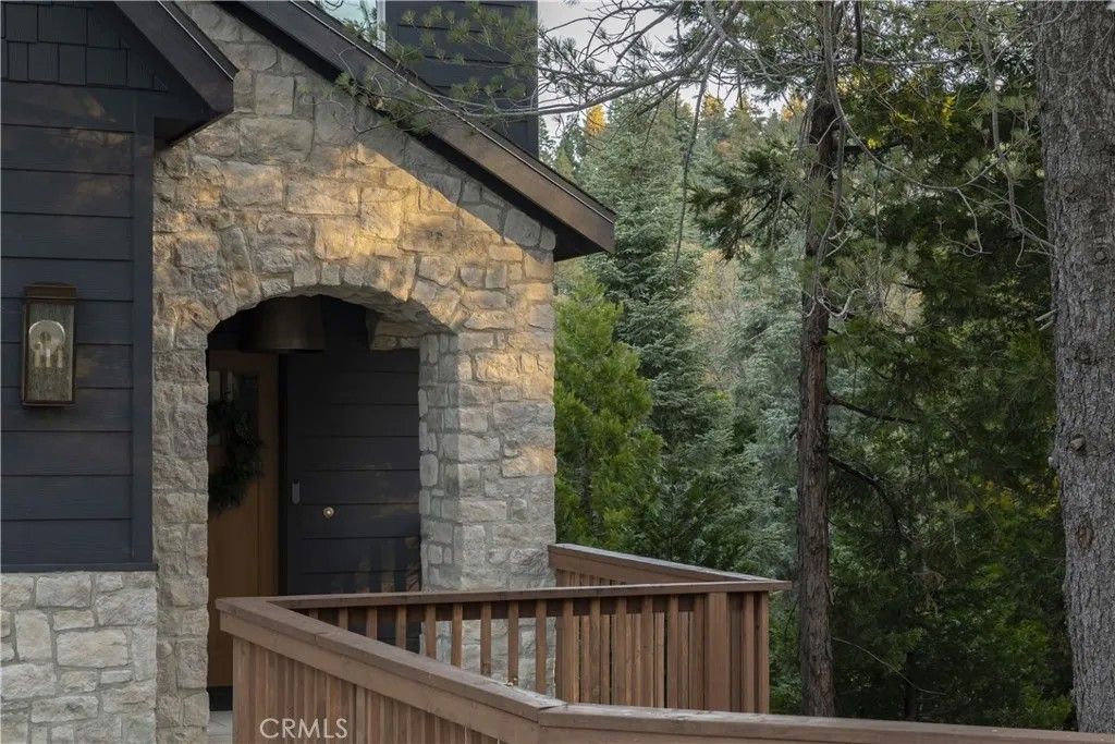 Photo of 357 Mittry, Lake Arrowhead, CA 92352 (MLS # IG25276352)