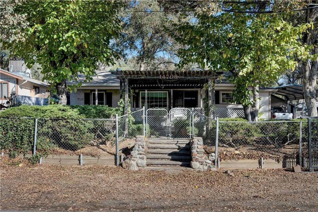 Photo of 14708 Palmer Avenue, Clearlake, CA 95422 (MLS # LC25268929)