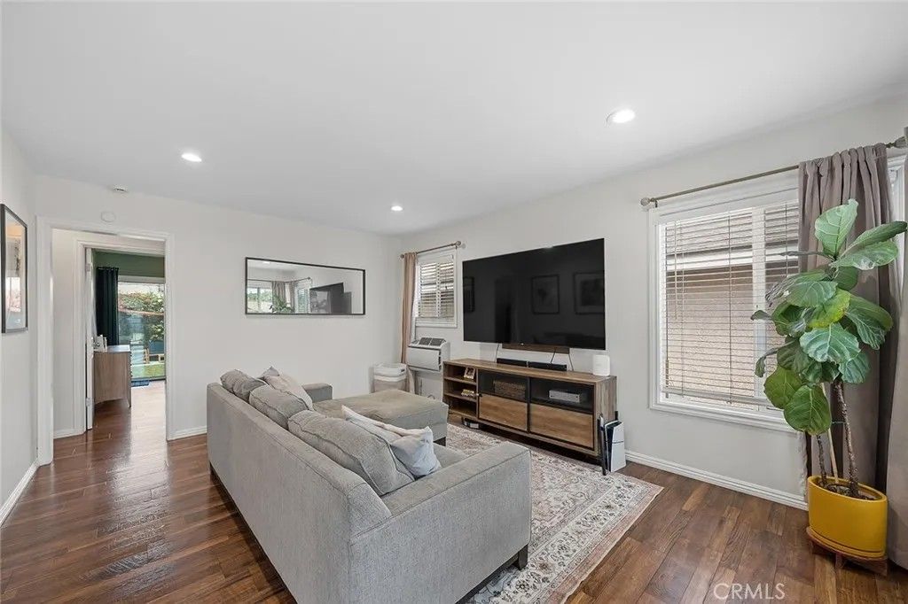 Photo of 303 E Home St, Long Beach, CA 90805 (MLS # PW26085121)