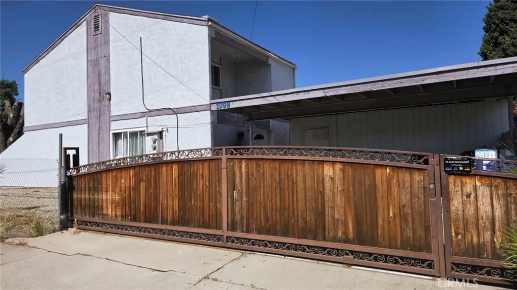 1098 W 9th