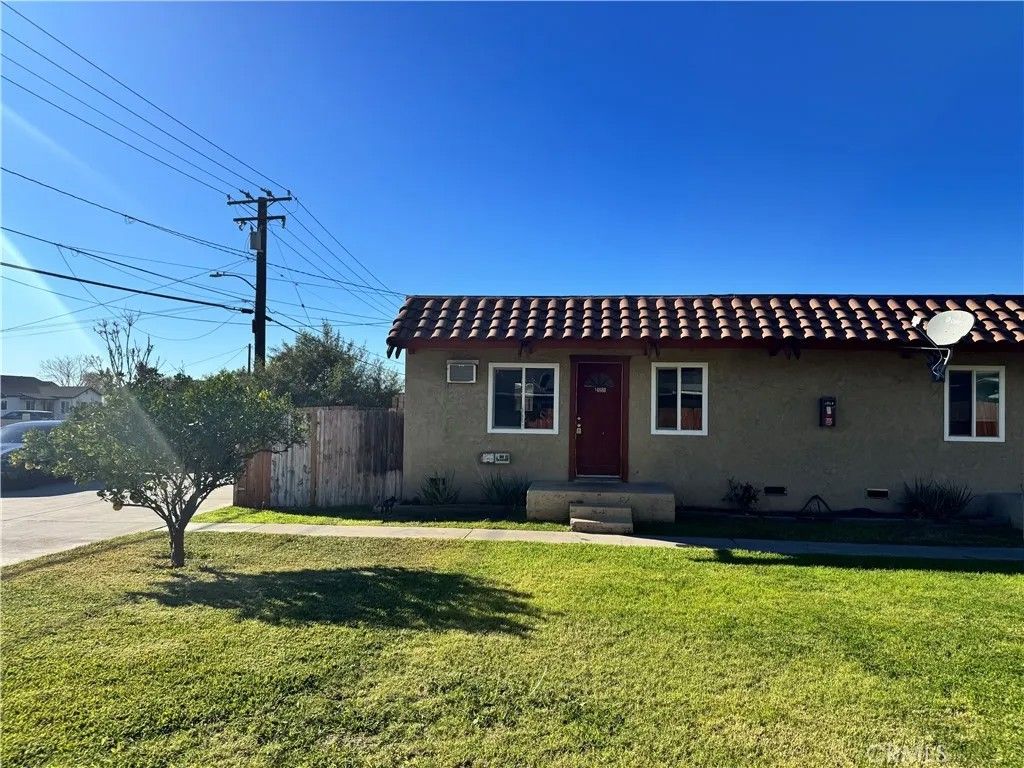 Photo of 14880 Randall Ave, Fontana, CA 92335 (MLS # CV25274089)