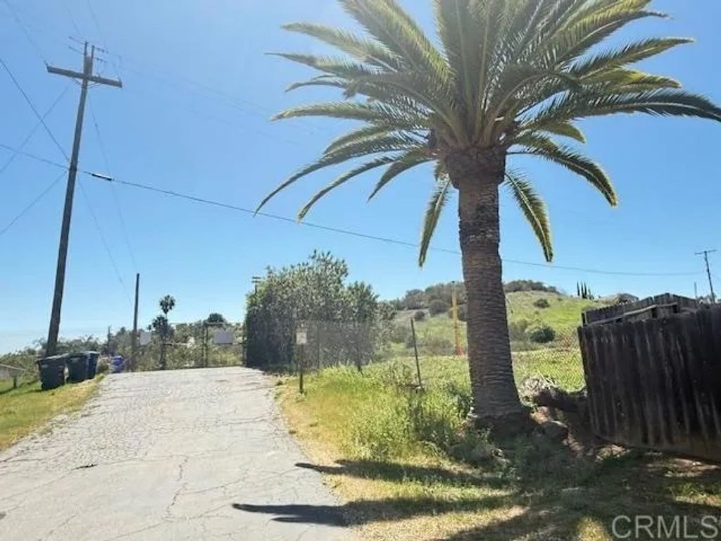 Photo of 121 Avo Rd, Fallbrook, CA 92028 (MLS # NDP2504277)