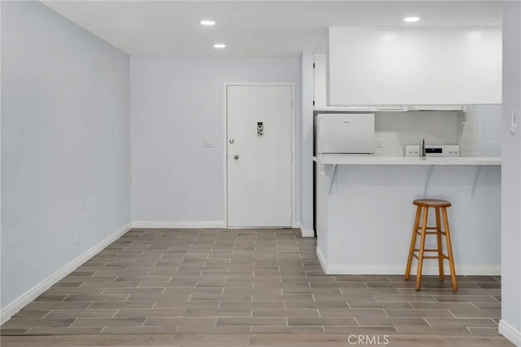 5585 E Pacific Coast Highway 171