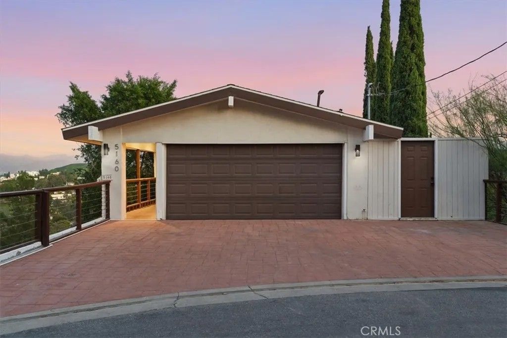 Photo of 5160 Medina Road, Woodland Hills, CA 91364 (MLS # SR26021295)