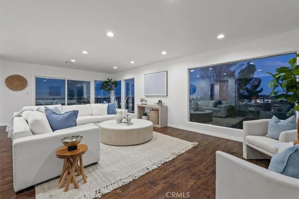 Photo of 5160 Medina Road, Woodland Hills, CA 91364 (MLS # SR26021295)