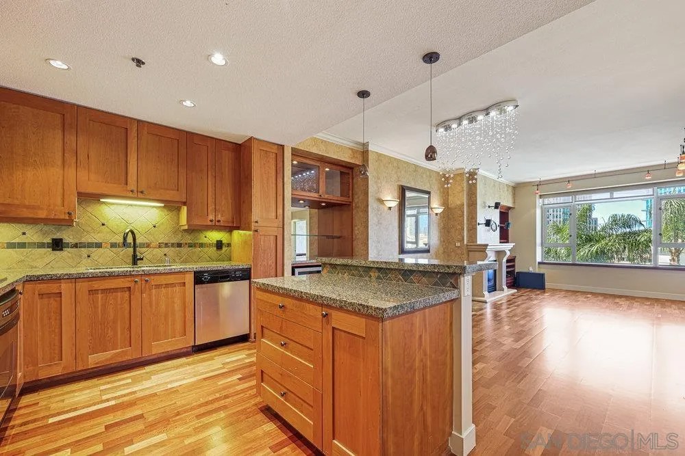 700 W Harbor 608