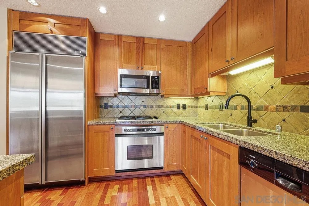 700 W Harbor 608