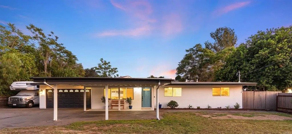 Photo of 1265 E Fallbrook Street, Fallbrook, CA 92028 (MLS # NDP2602669)