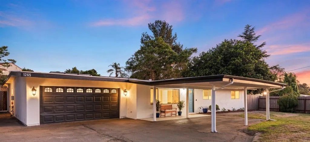 Photo of 1265 E Fallbrook Street, Fallbrook, CA 92028 (MLS # NDP2602669)