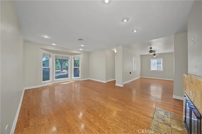 1107 E Larkwood