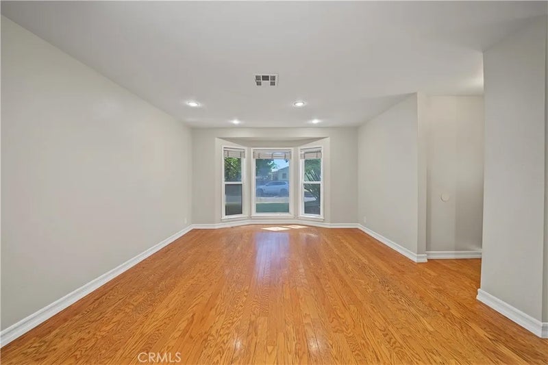 1107 E Larkwood