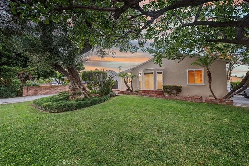 1107 E Larkwood
