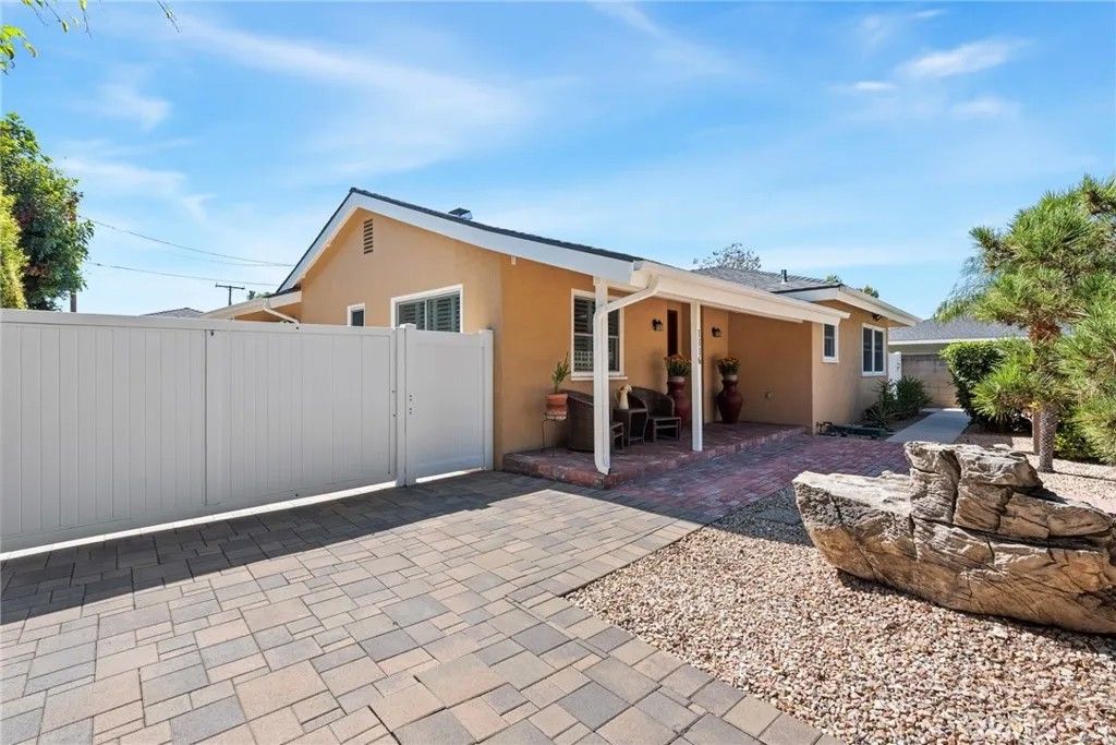 Photo of 1116 W 21st Street, Santa Ana, CA 92706 (MLS # PW25282130)