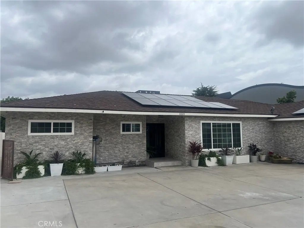 Photo of 11024 Peoria Street, Sun Valley, CA 91352 (MLS # SR26090573)