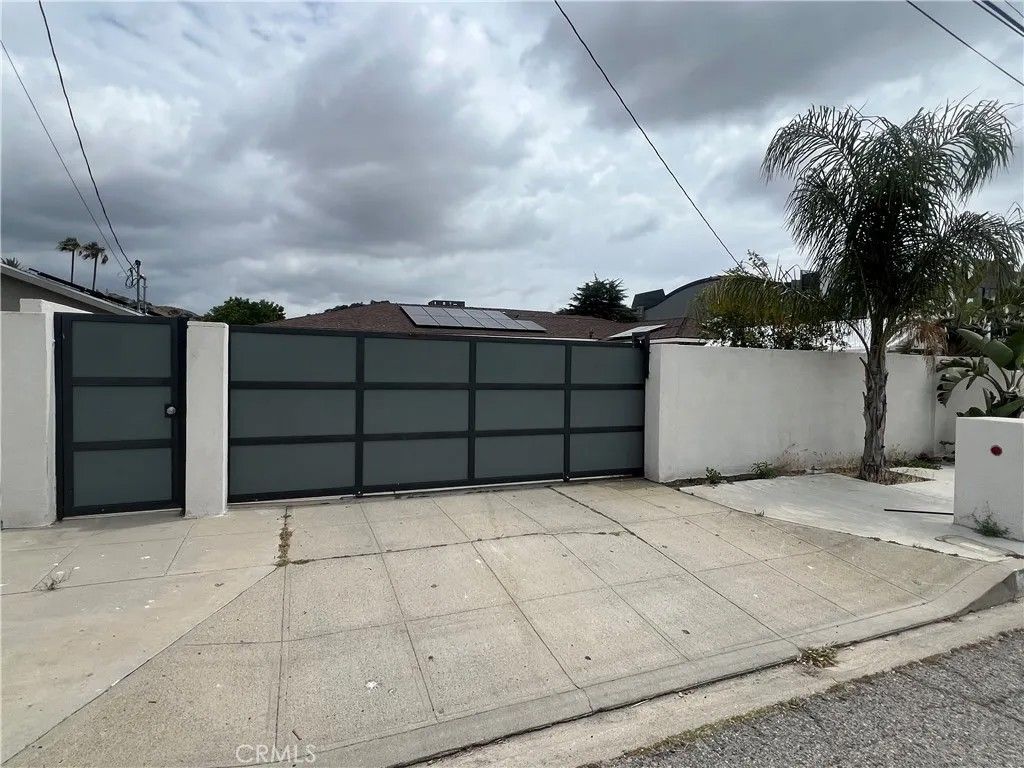 Photo of 11024 Peoria Street, Sun Valley, CA 91352 (MLS # SR26090573)
