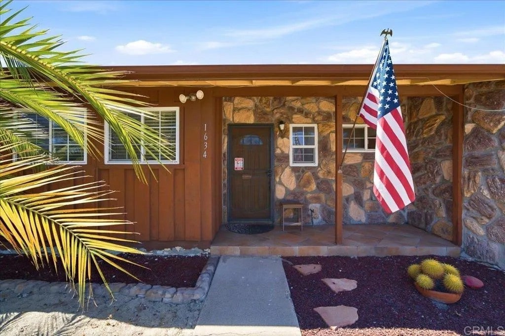 Photo of 1634 Rush Avenue, Vista, CA 92084 (MLS # NDP2608322)
