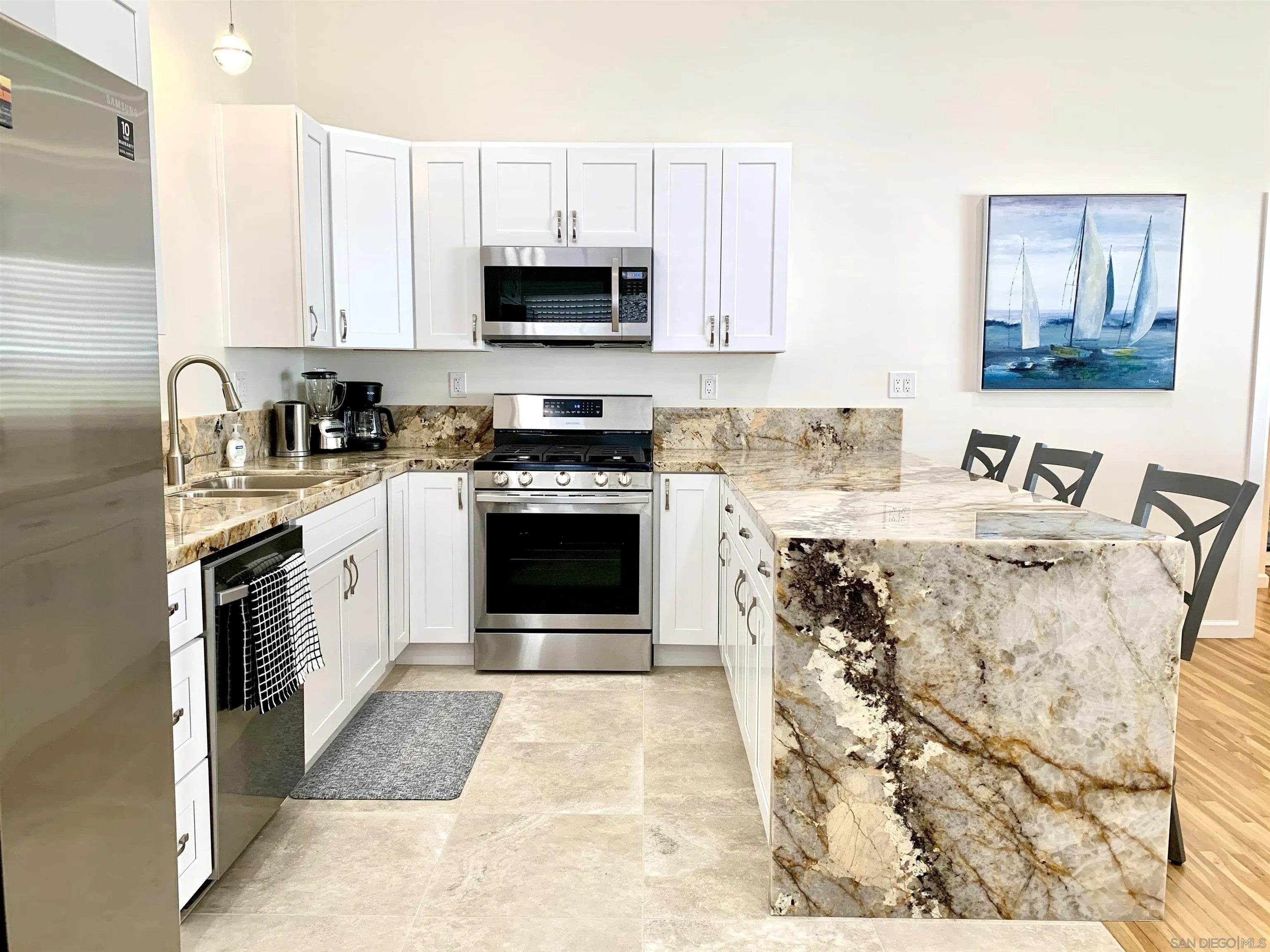 7674 La Jolla Blvd