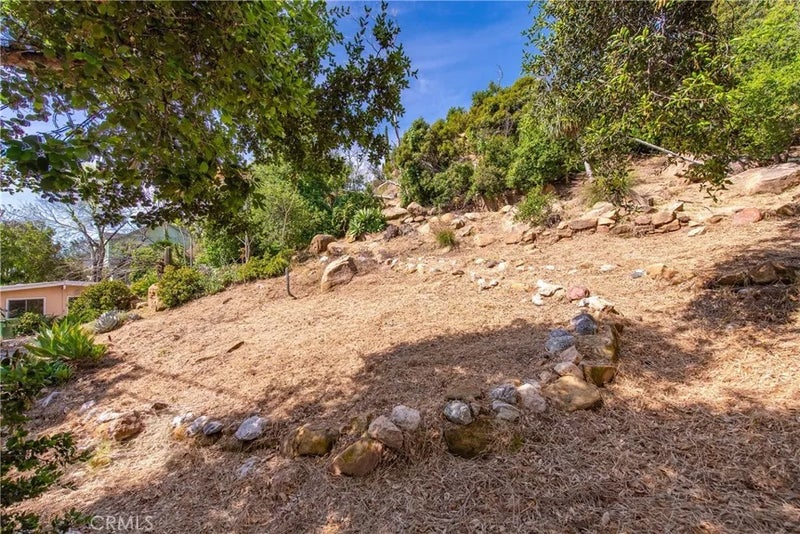 8657 VALLEY CIRCLE