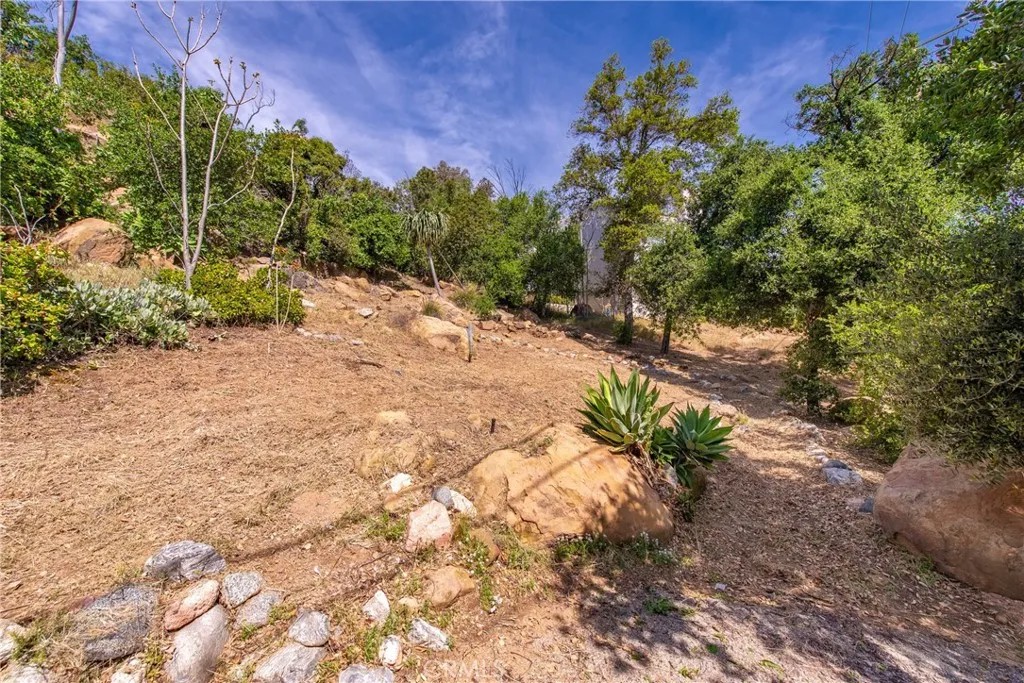 8657 VALLEY CIRCLE