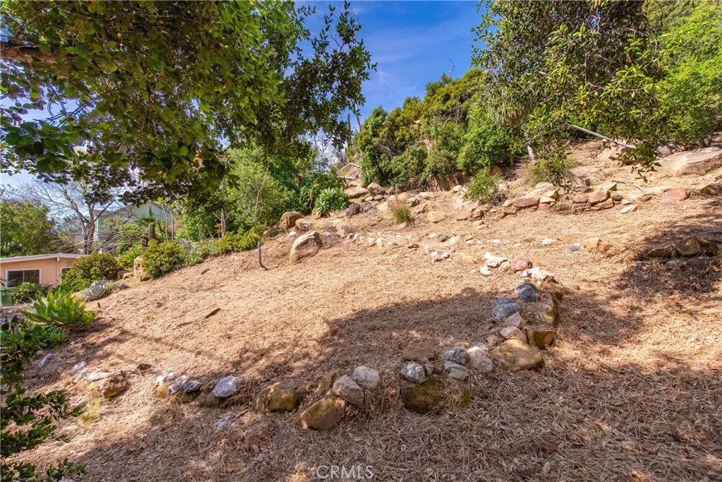 8657 VALLEY CIRCLE