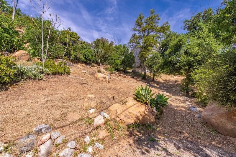8657 VALLEY CIRCLE