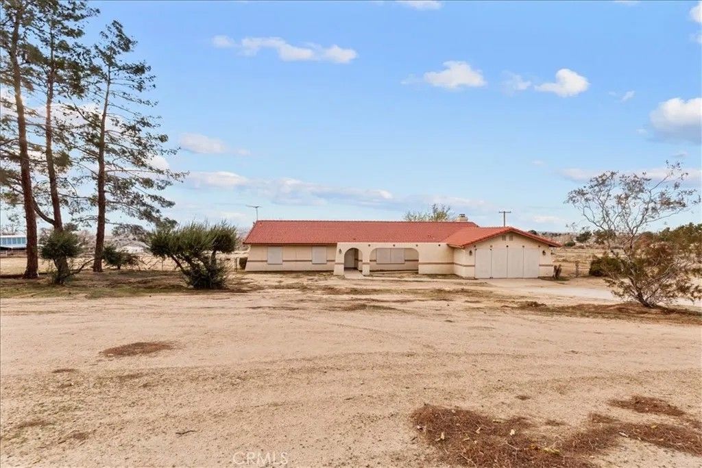 Photo of 20575 Lupine Street, Apple Valley, CA 92308 (MLS # DW25279820)