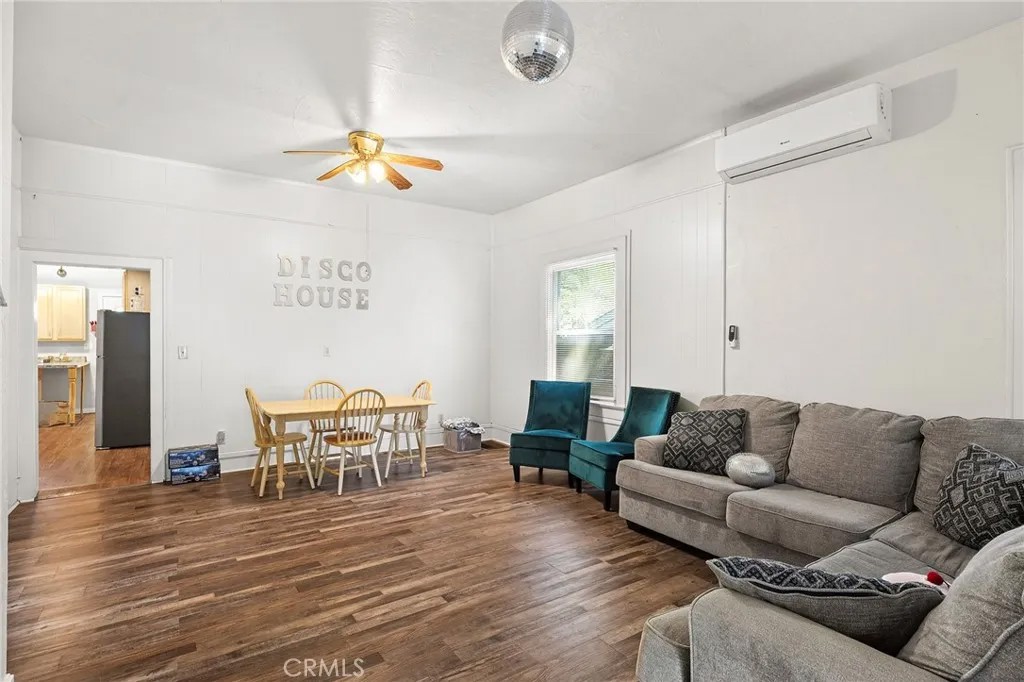 414 W 6th Street