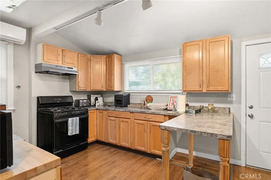 414 W 6th Street