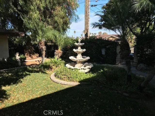 Photo of 880 S S Sherman Ave Avenue #4, Corona, CA 92882 (MLS # OC26130065)