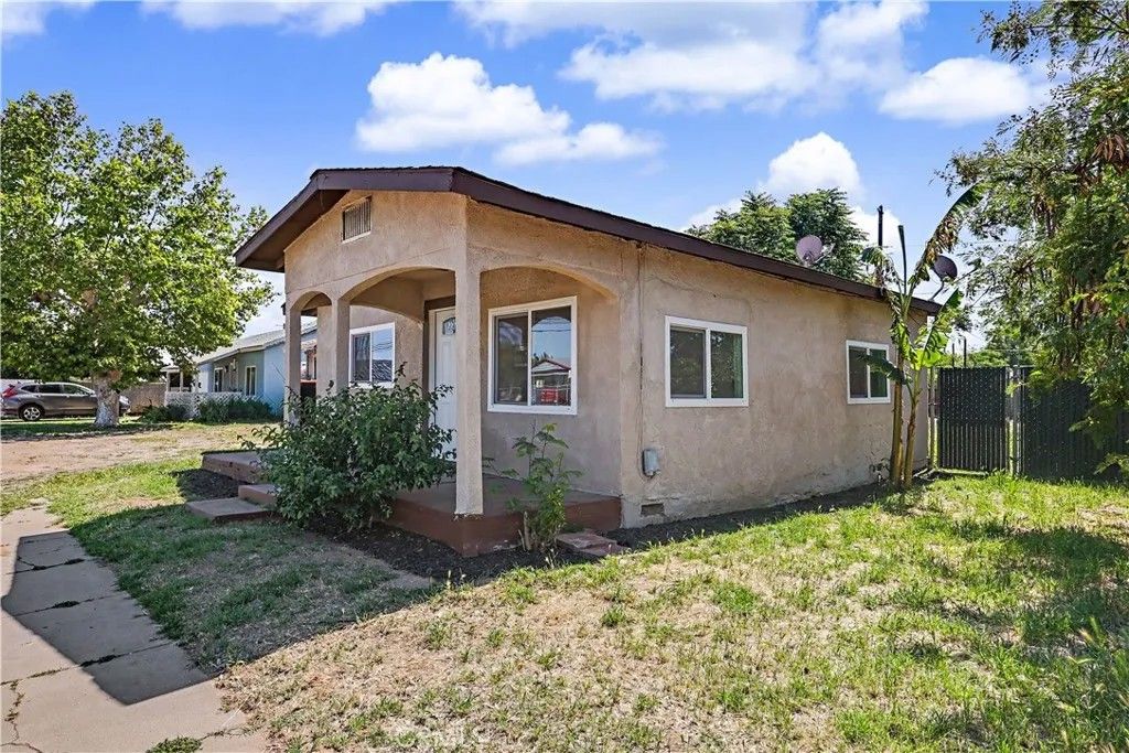 Photo of 1016 E Yosemite Ave, Madera, CA 93638 (MLS # MC26094996)