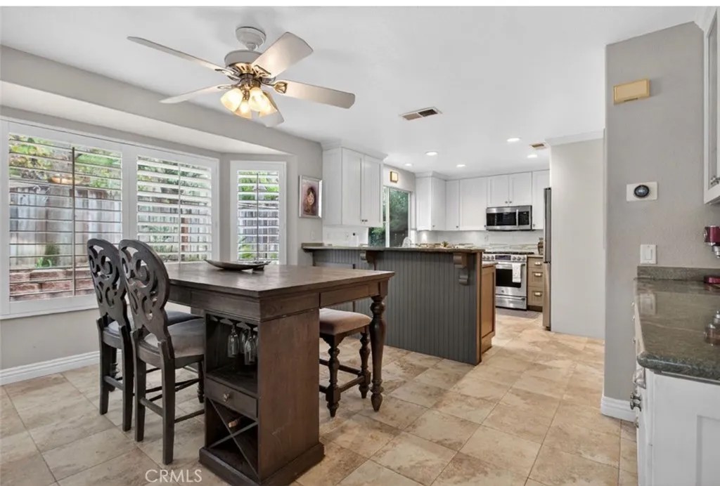 4 Daybreak ln
