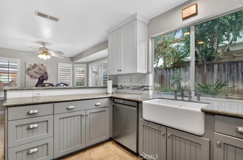 4 Daybreak ln