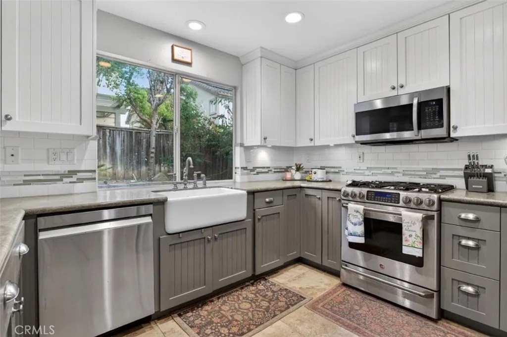 4 Daybreak ln