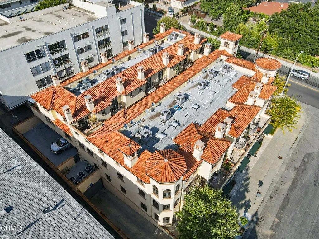 Photo of 985 N Michillinda Avenue #207, Pasadena, CA 91107 (MLS # P1-25224)